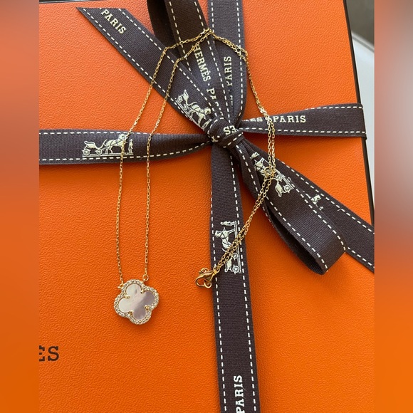 New CLOVER Necklace 18K Gold Plated Sterling Silver - Picture 5 of 9